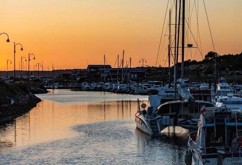 Пансион Room In Mobile Home   The Mobil Home De 4 4m