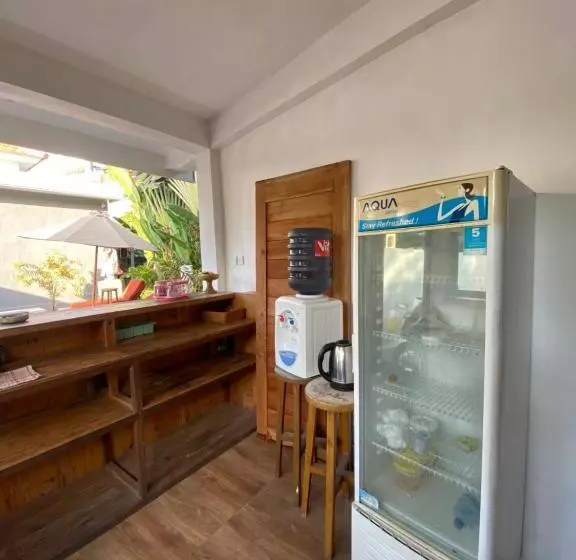 پانسیون Urban Jungle Beach House