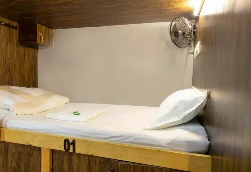 Sinhassan Dormitory Hostel Juhu