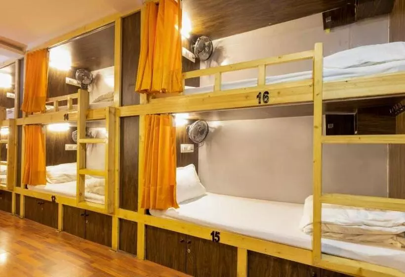 Sinhassan Dormitory Hostel Juhu