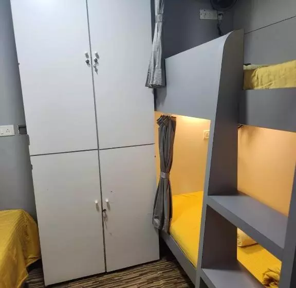 Sinhassan Dormitory Hostel Juhu