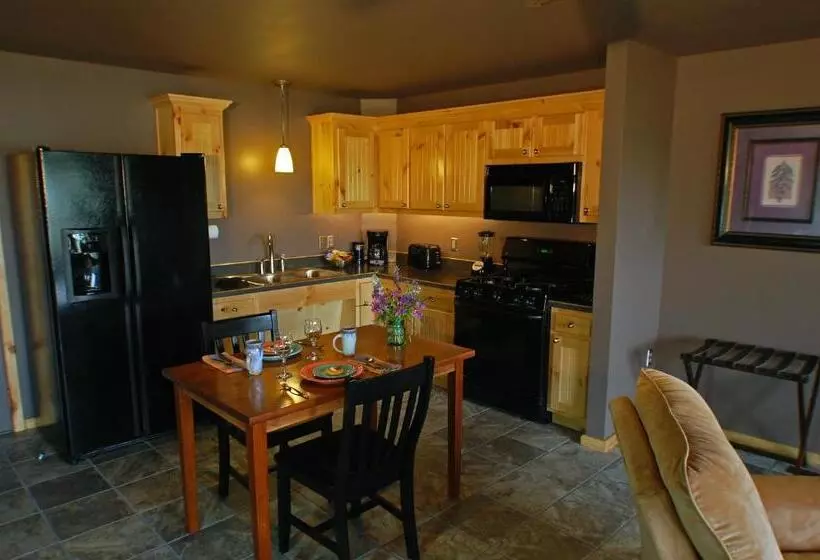 ホテル Beaver Lakefront Cabins   Couples Only Getaways