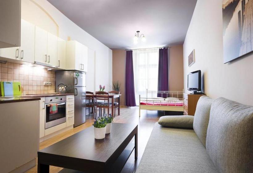 هتل Berry Apartments