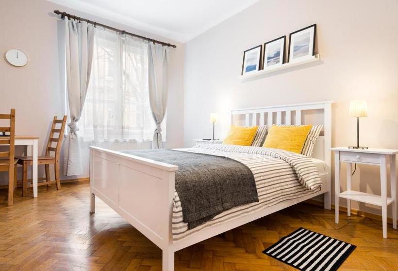 هتل Berry Apartments