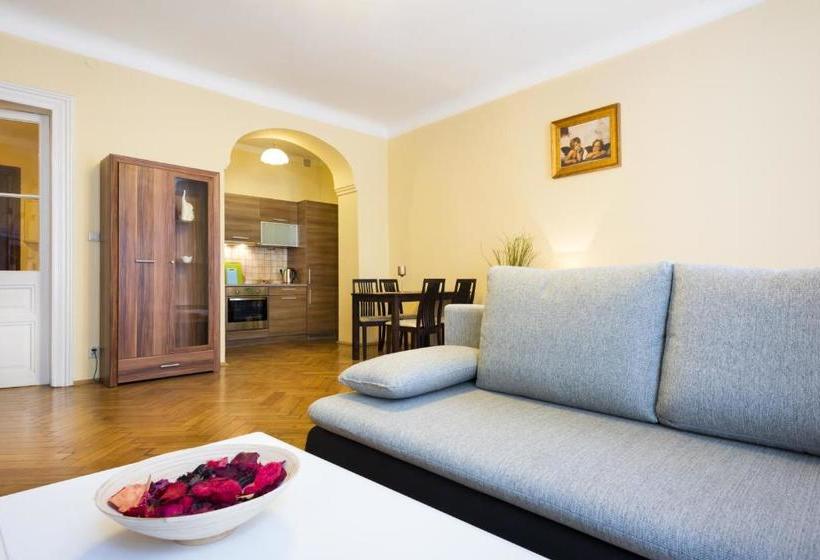 هتل Berry Apartments