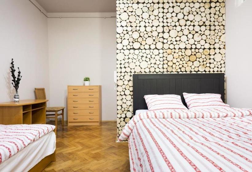 هتل Berry Apartments