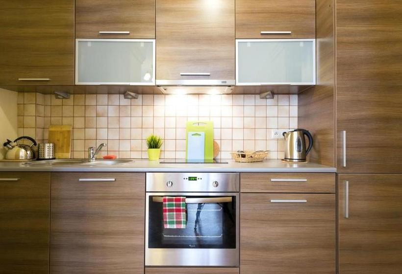 هتل Berry Apartments