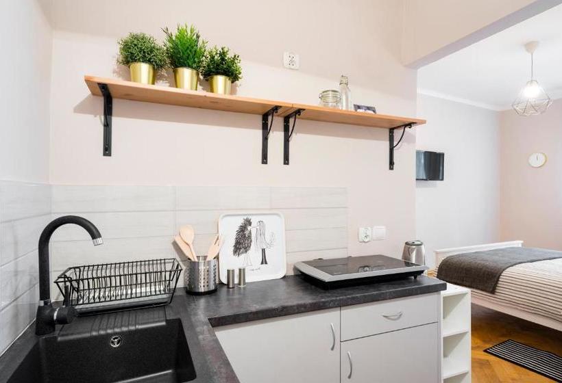 هتل Berry Apartments