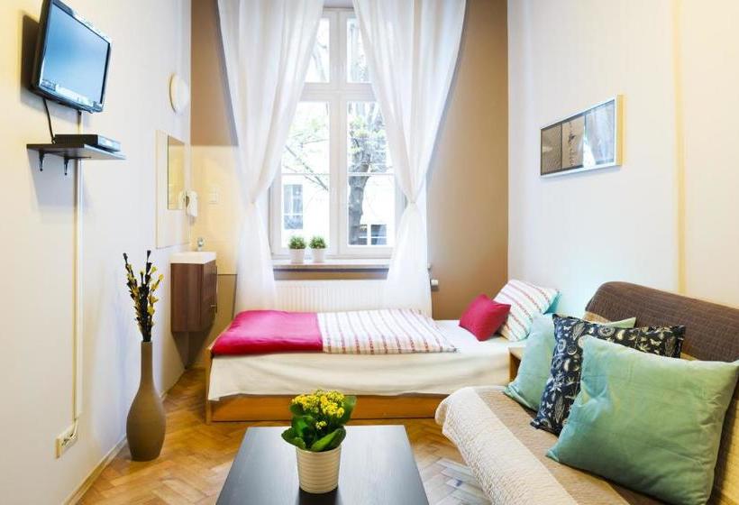 هتل Berry Apartments