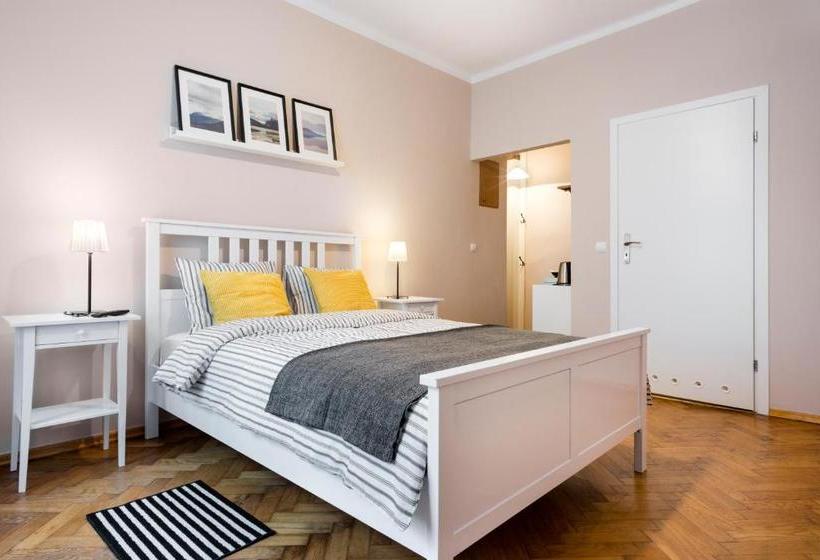 هتل Berry Apartments