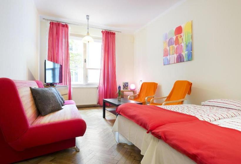 هتل Berry Apartments