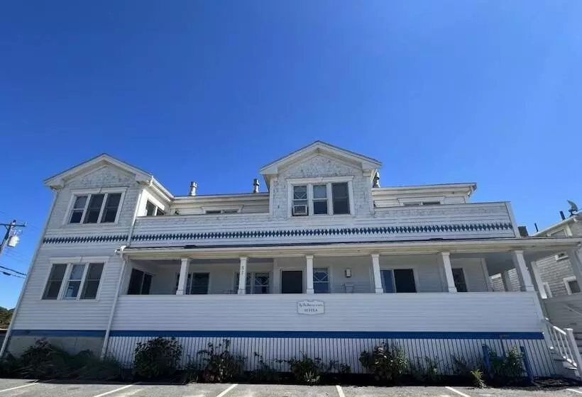 ホテル By The Sea Guests Bed & Breakfast & Suites