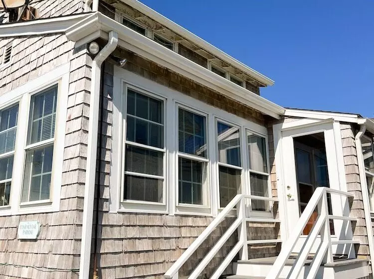 ホテル By The Sea Guests Bed & Breakfast & Suites