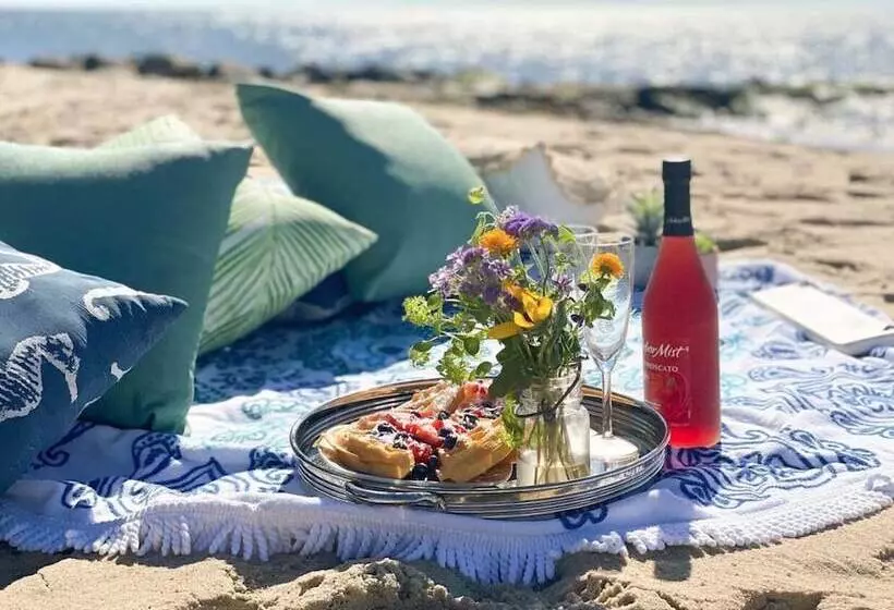 ホテル By The Sea Guests Bed & Breakfast & Suites