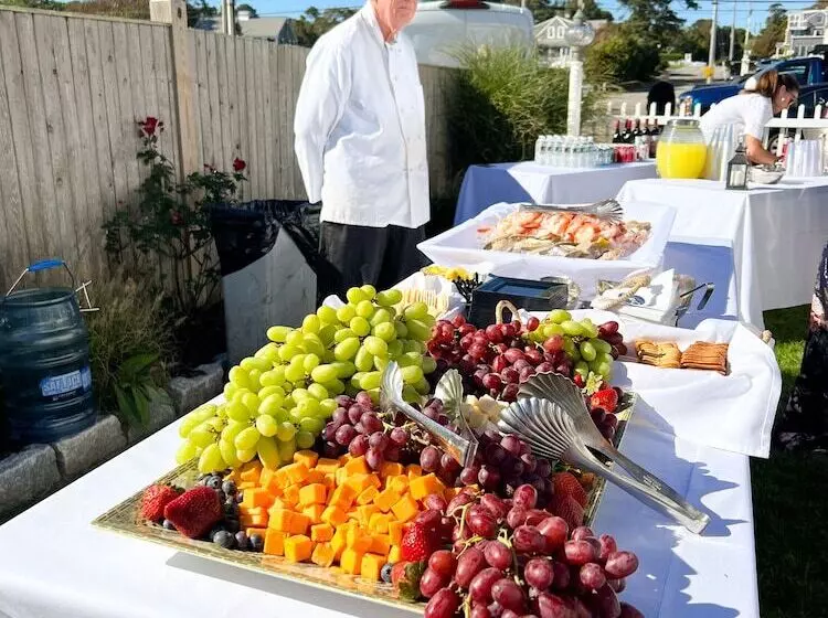 ホテル By The Sea Guests Bed & Breakfast & Suites