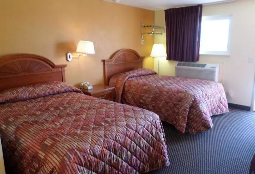 هتل Camelot Inn Elyria