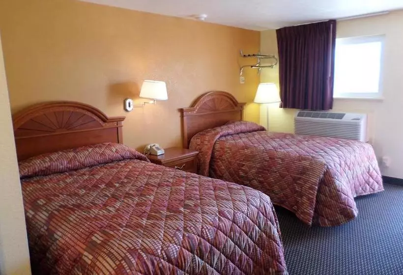 هتل Camelot Inn Elyria