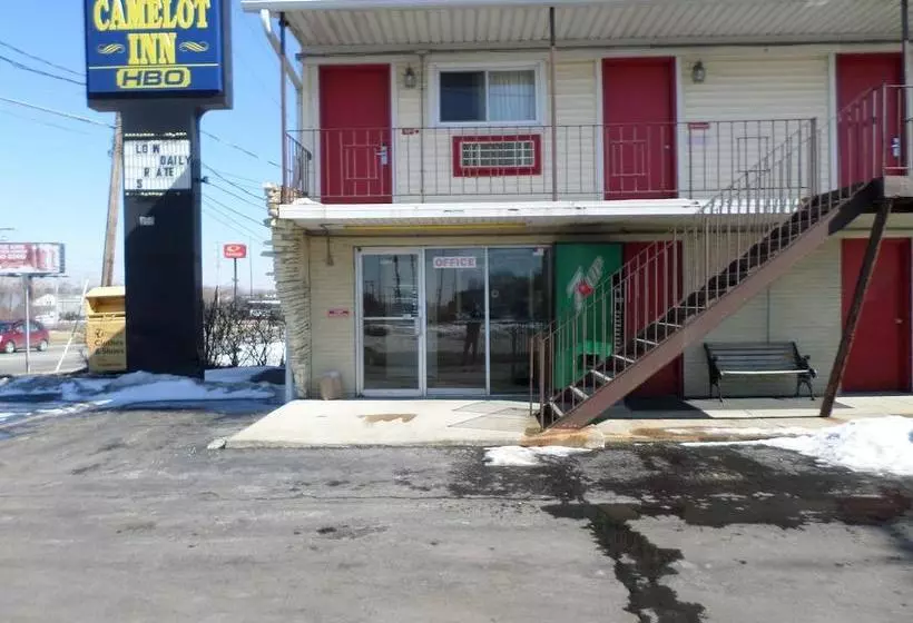 هتل Camelot Inn Elyria