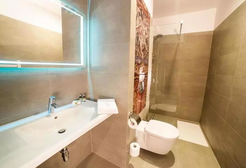 هتل Celestin Residence