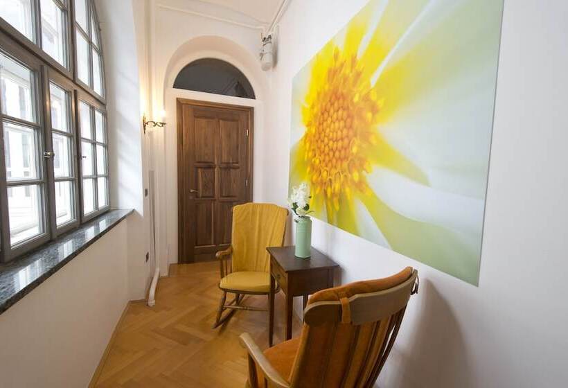 هتل Galeria River