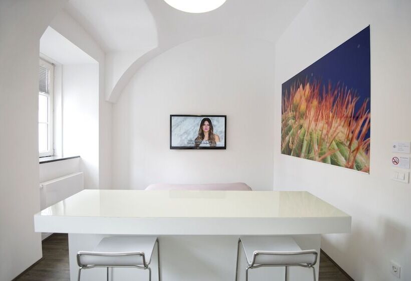 هتل Galeria River