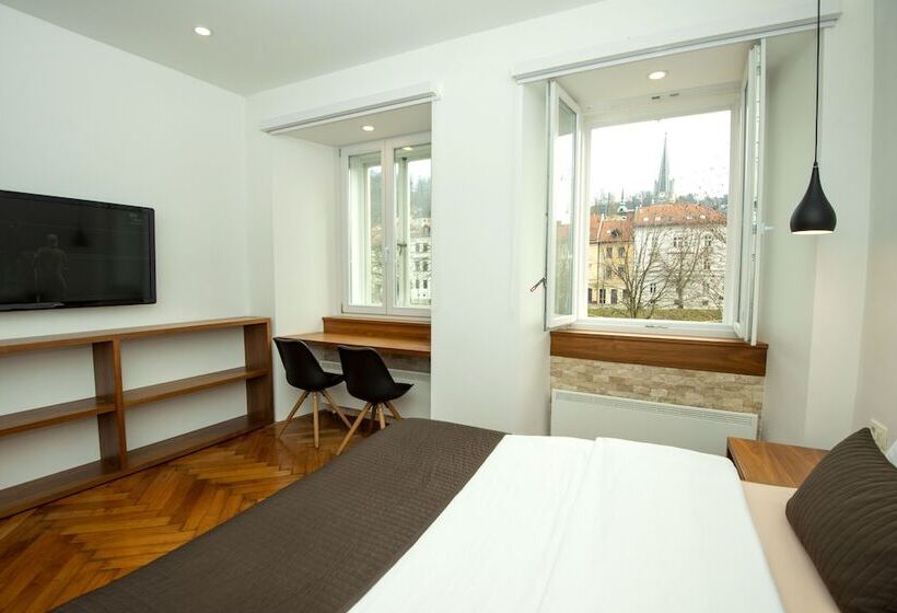 هتل Galeria River