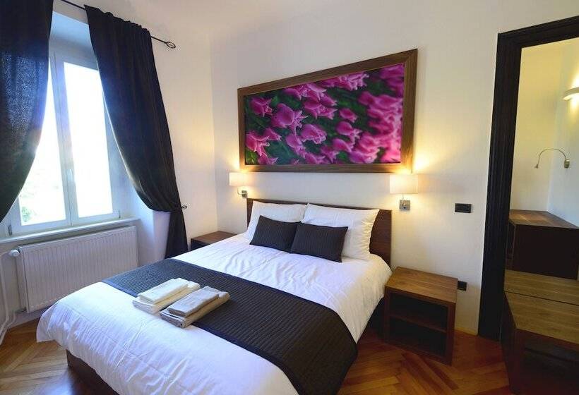 هتل Galeria River