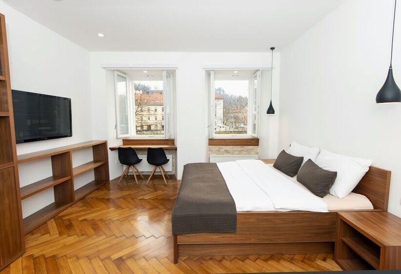 هتل Galeria River