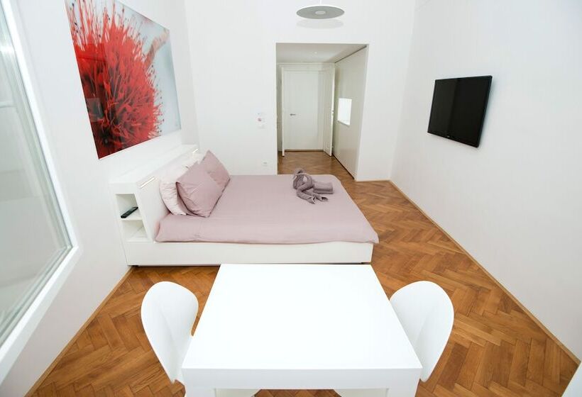 هتل Galeria River