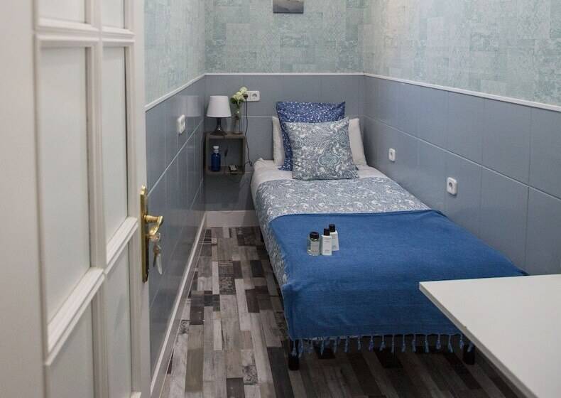 پانسیون Fuencarral Adeco