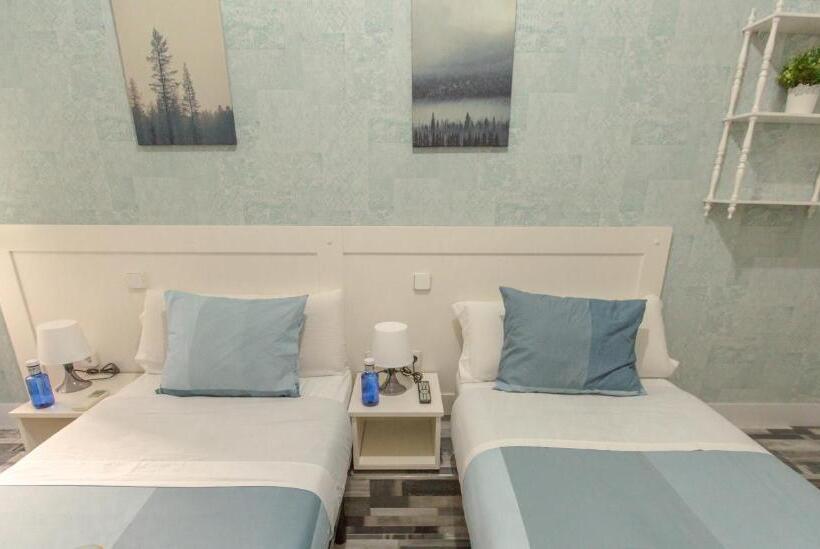 پانسیون Fuencarral Adeco