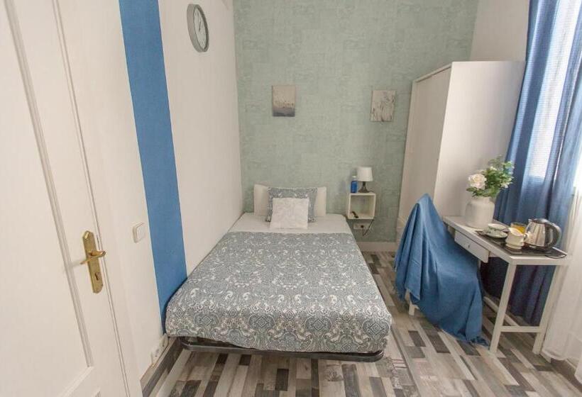 پانسیون Fuencarral Adeco