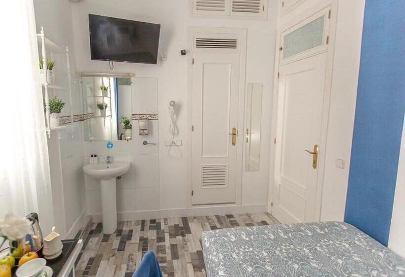 پانسیون Fuencarral Adeco