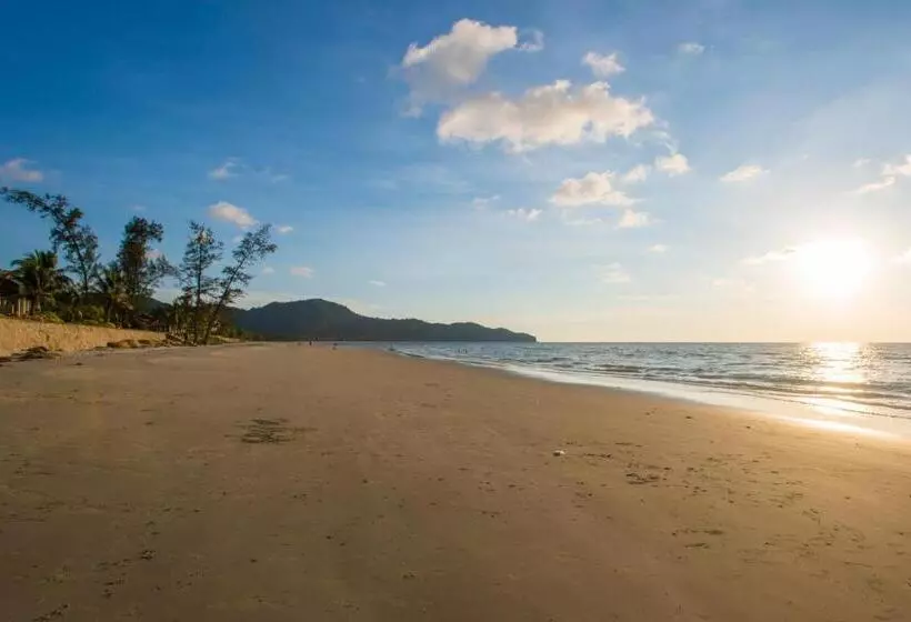 Sabah Beach Villas & Suites