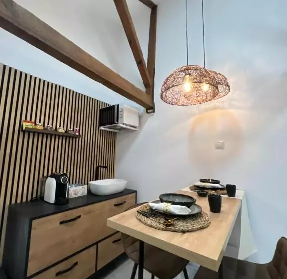 Aamiaismajoitus (B&B) Suites Chic Cozy