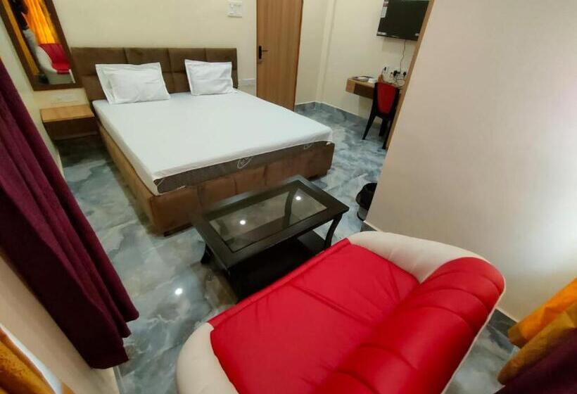 Отель Staymaker Malancha