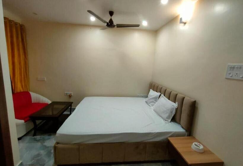 Отель Staymaker Malancha