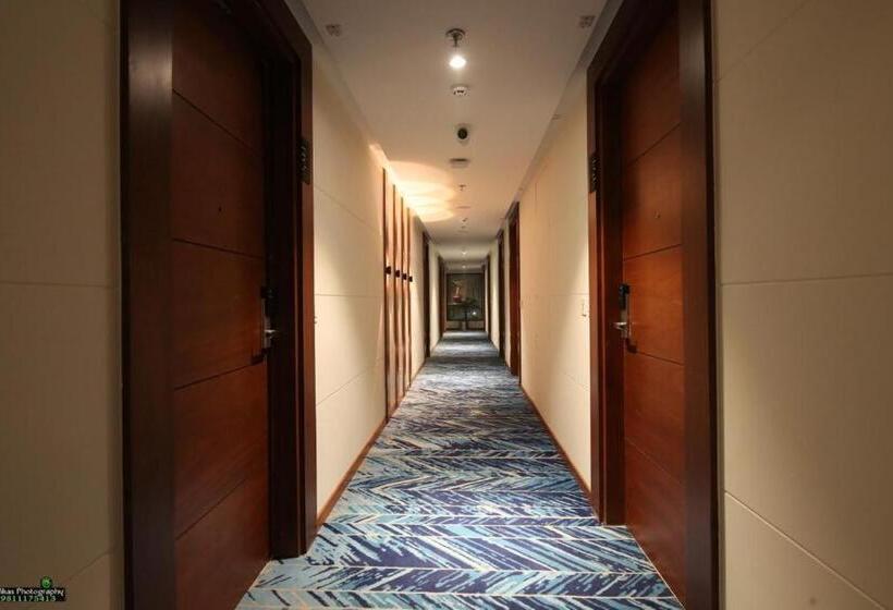 ホテル The Central View