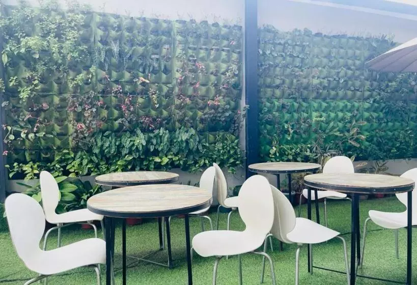 Hotelli Oyo 1008 Armond Bed And Breakfast