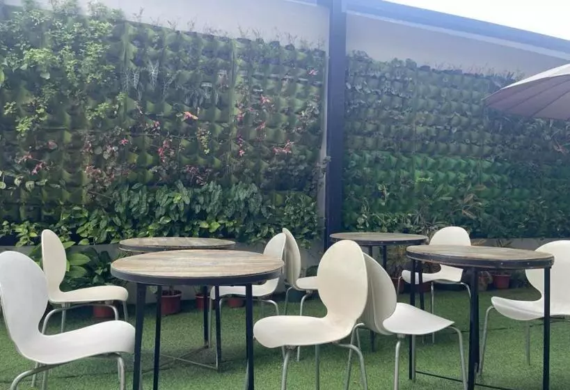 Hotelli Oyo 1008 Armond Bed And Breakfast