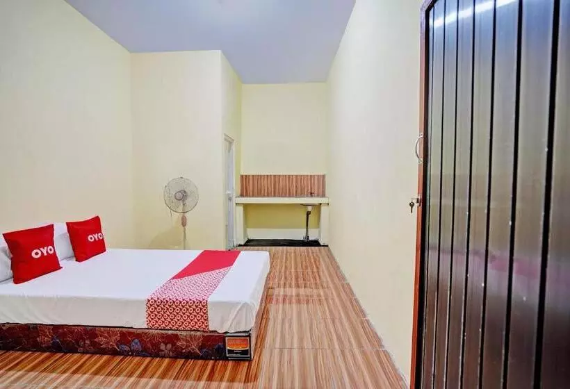 ホテル Oyo Life 92920 Rumah Kost Azca
