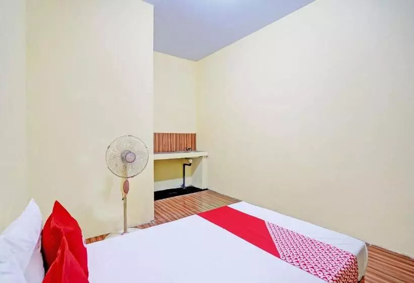 ホテル Oyo Life 92920 Rumah Kost Azca