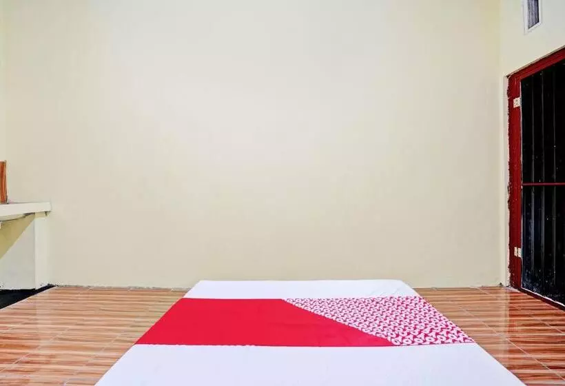 ホテル Oyo Life 92920 Rumah Kost Azca