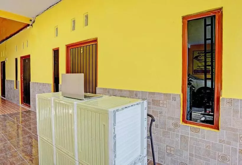 ホテル Oyo Life 92920 Rumah Kost Azca