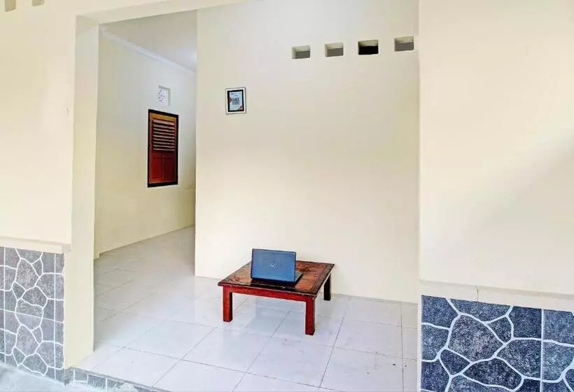 Hotelli Oyo Life 92953 Nirmala Kost