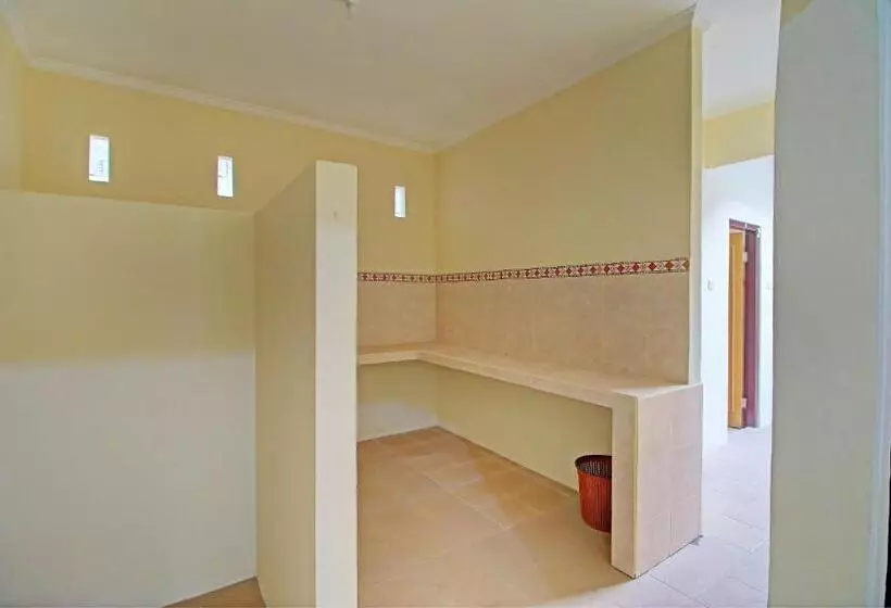 Hotelli Oyo Life 92953 Nirmala Kost