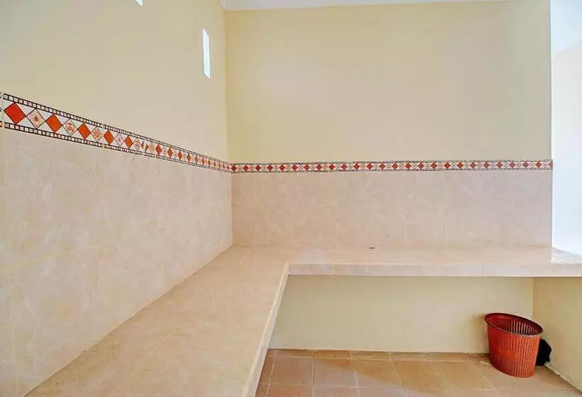 Hotelli Oyo Life 92953 Nirmala Kost