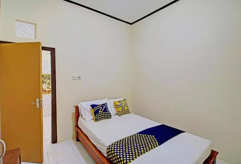 Hotelli Oyo Life 92953 Nirmala Kost