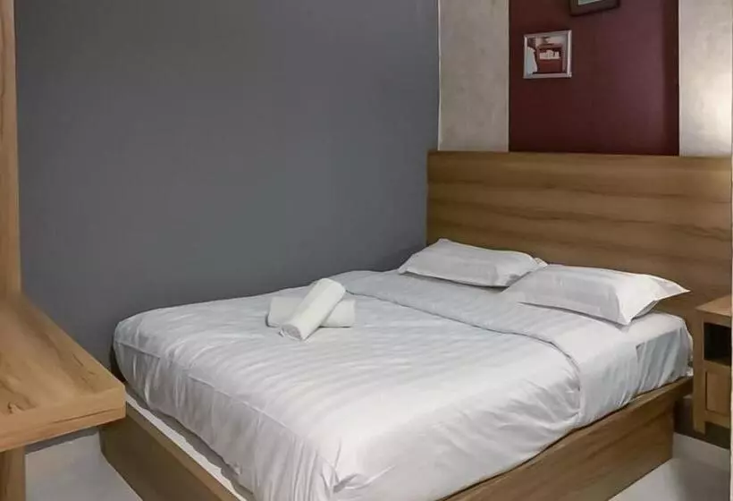 ホテル Reddoorz Syariah @ Jl D I Panjaitan Batu 7 Tanjung Pinang