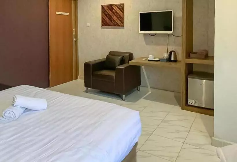 ホテル Reddoorz Syariah @ Jl D I Panjaitan Batu 7 Tanjung Pinang